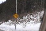 Unsafe to pass (warning sign)