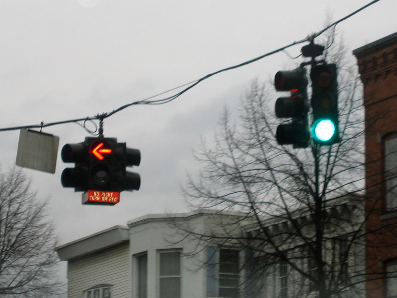 Two-headed red/yellow/green left-turn traffic light